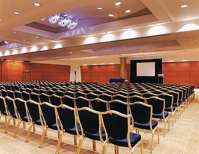 VICTORIA PARK PLAZA LONDON