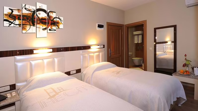 THE CITY PORT HOTEL
