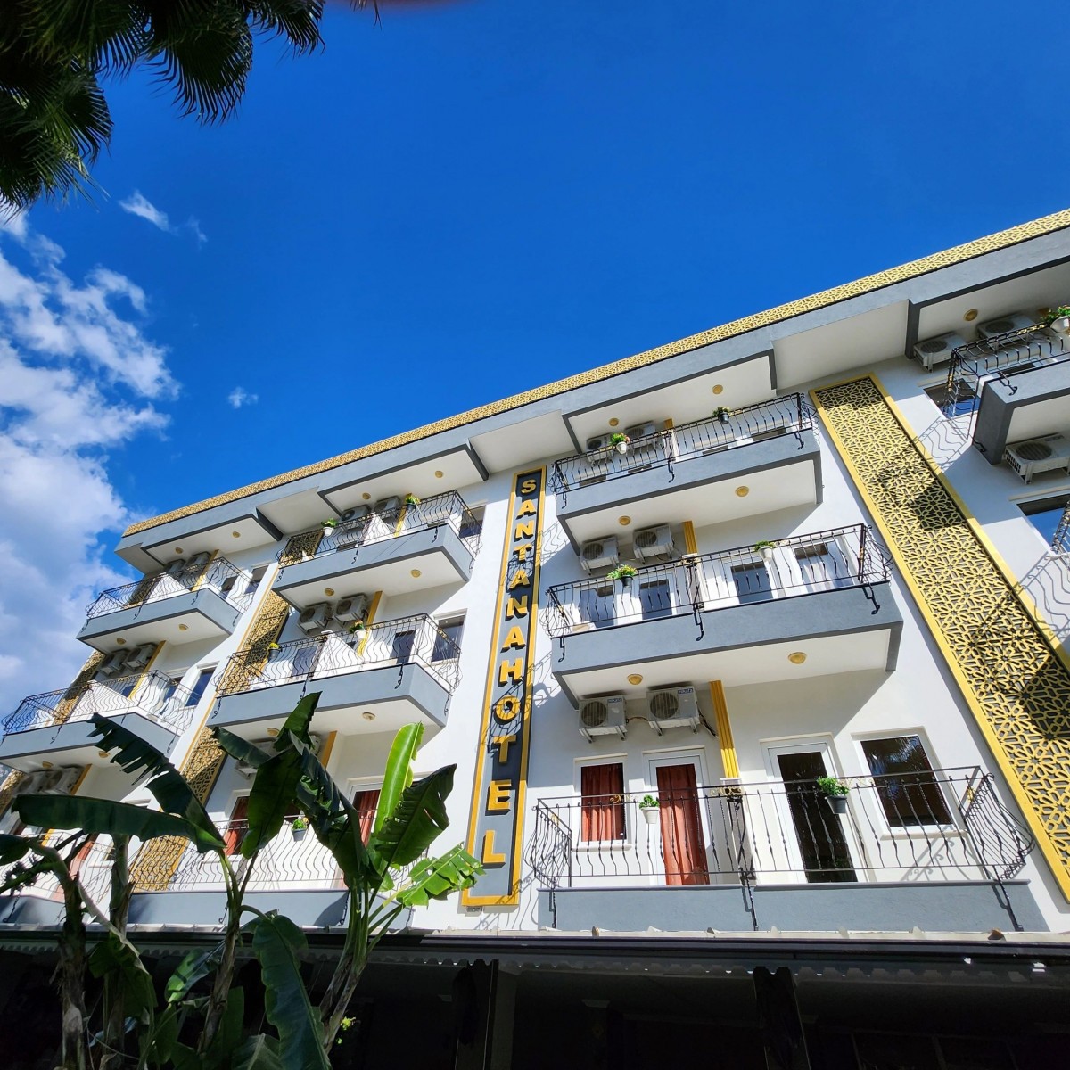 SANTANA HOTEL