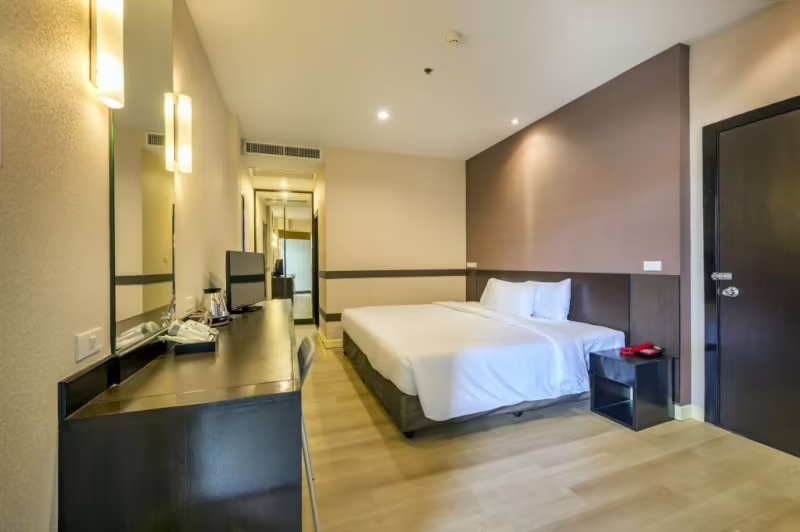 QIU HOTEL SUKHUMVIT