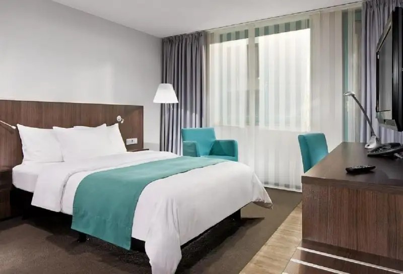 HOLIDAY INN DUSSELDORF HAFEN