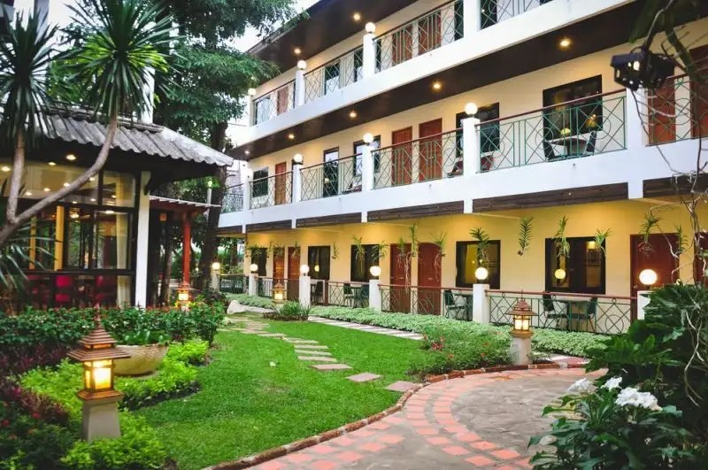 CHARLIE HOUSE PINKLAO