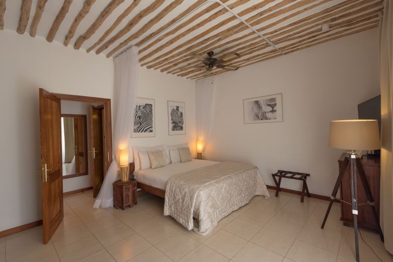 cinnamon quadruple room