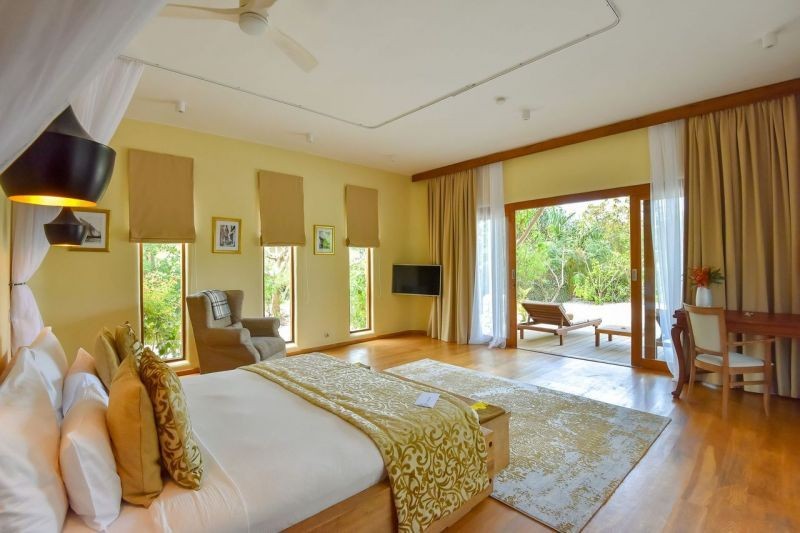 deluxe room with shared pool