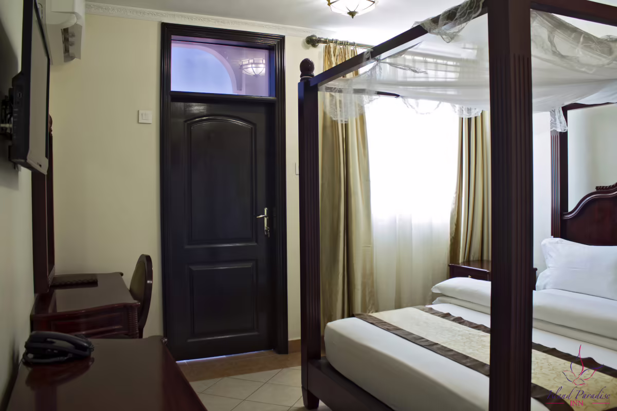 ISLAND PARADISE INN