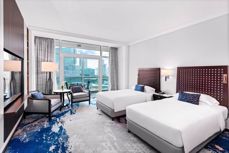 spacious sea view with balcony and lounge access