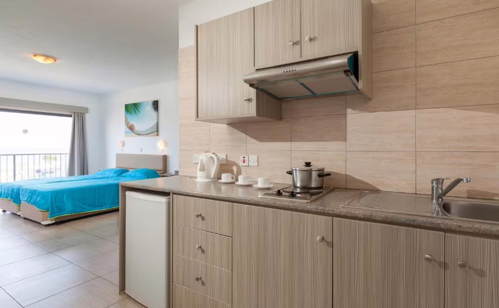 PENELOPE BEACH HOTEL APTS