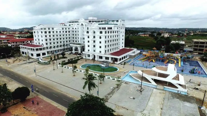 WHITE SAND PALACE