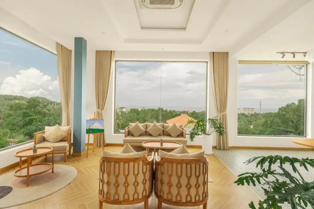 TOM HILL BOUTIQUE RESORT & SPA