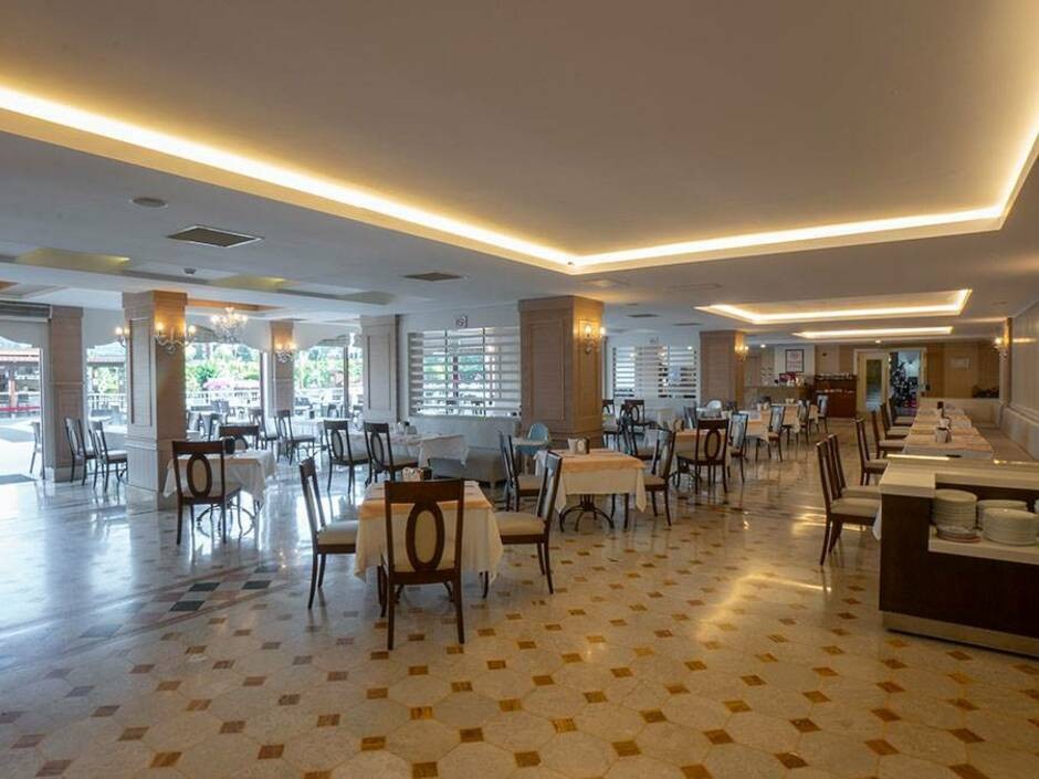 MONACHUS HOTEL & SPA
