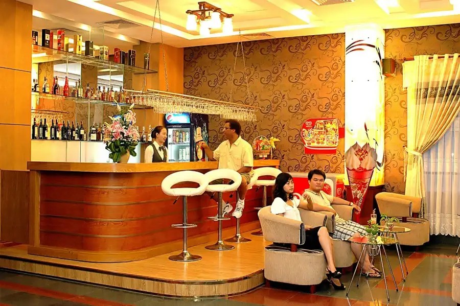 GREEN HOTEL