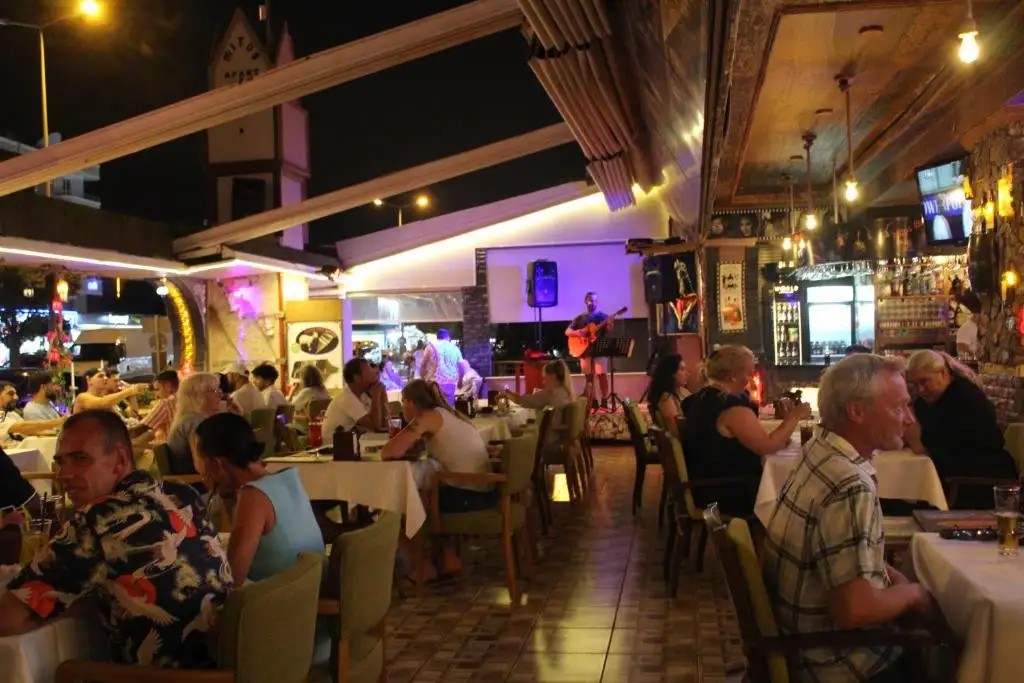 MITOS APARTMENT & HOTEL