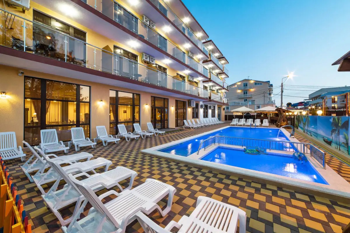 LEONSIA FAMILY HOTEL