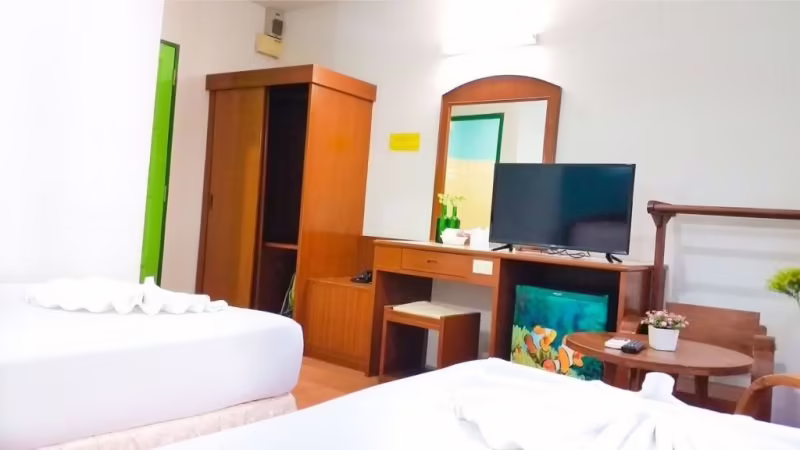 J HOLIDAY INN