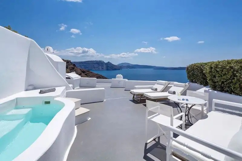 CANAVES OIA HOTEL