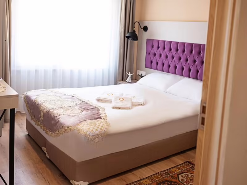THE LOLA HOTEL