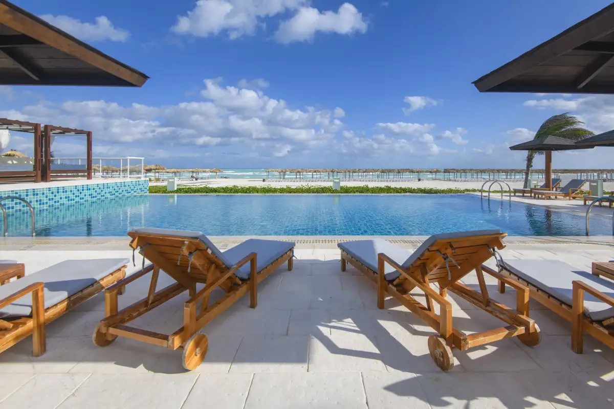 GRAND ASTON CAYO PAREDON