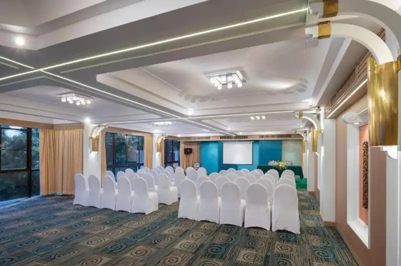 SPRINGFIELD VILLAGE GOLF & SPA