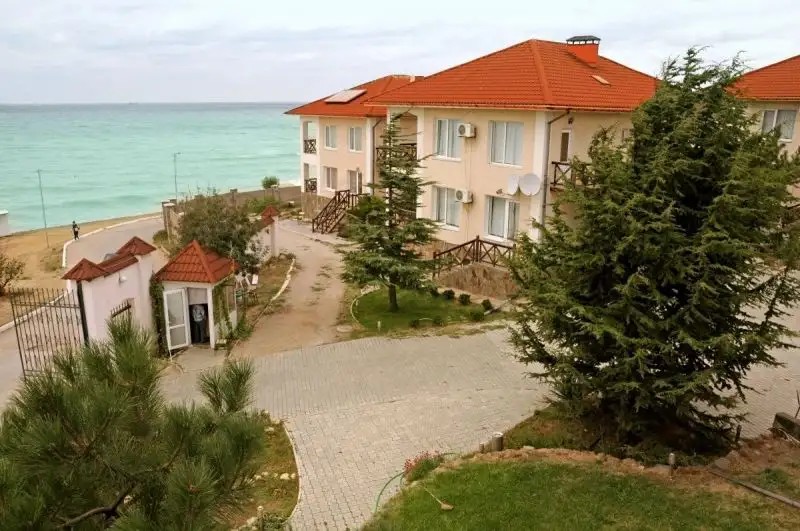 ЯРКИЙ БЕРЕГ