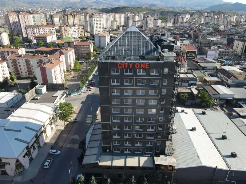 CITY ONE HOTEL