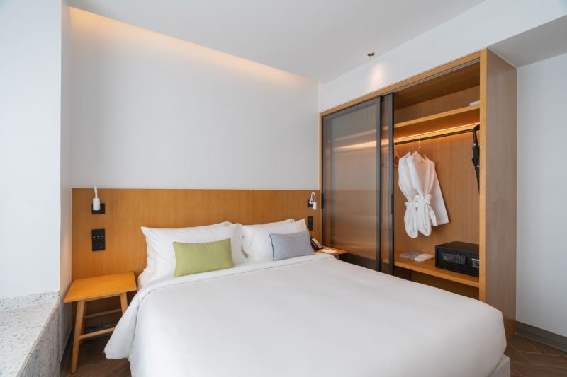 suite pool access
