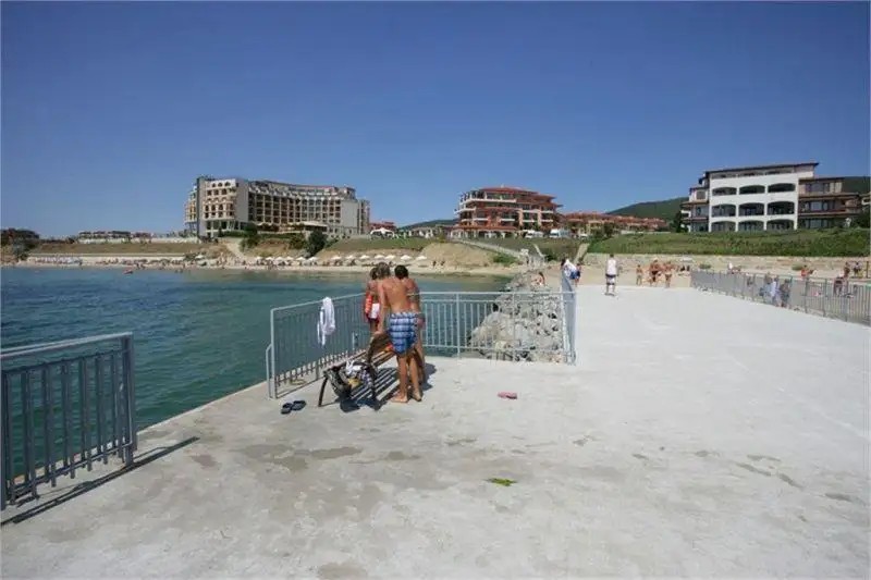 PANORAMA DREAMS APART