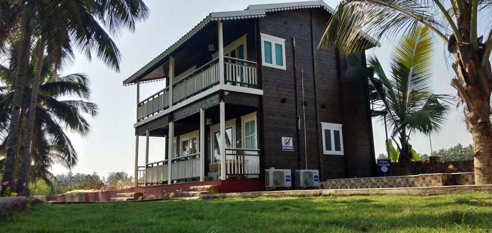 CASA SEAESTA BEACH COTTAGES