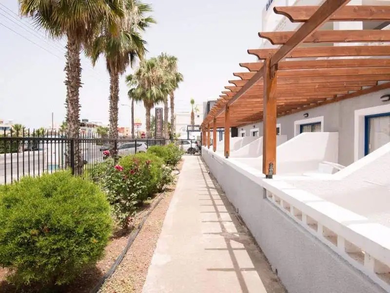 KEFALOS DAMON HOTEL APART