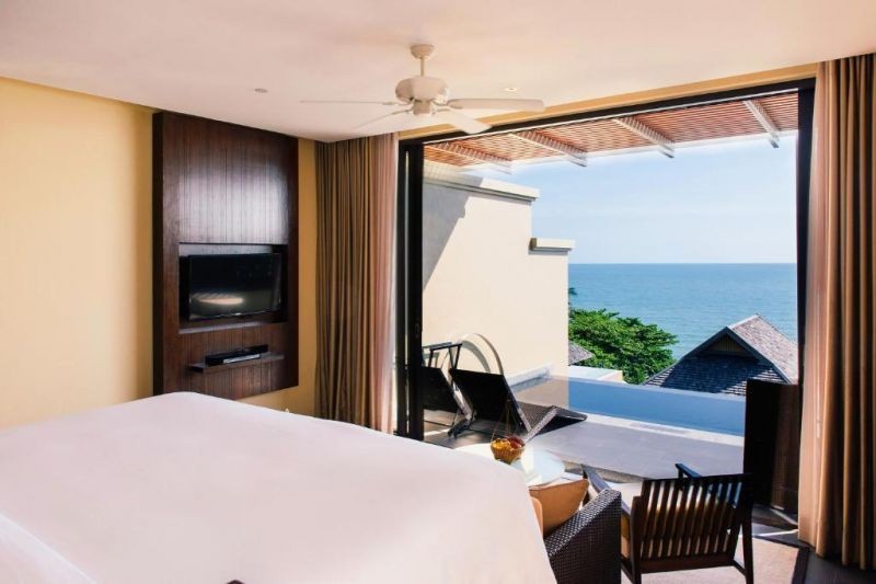 1 bedroom ocean pool suite