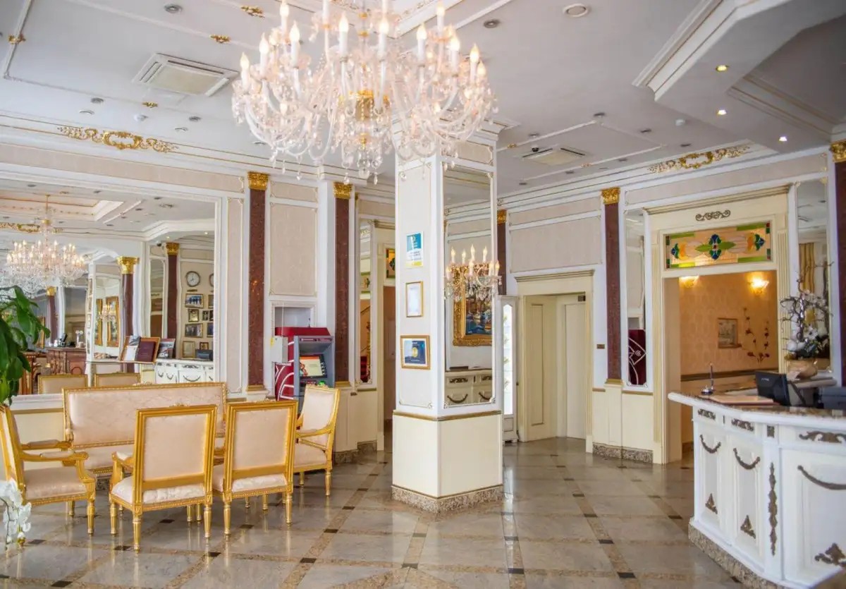 ГРАНД ПАЛАС (GRAND PALACE)