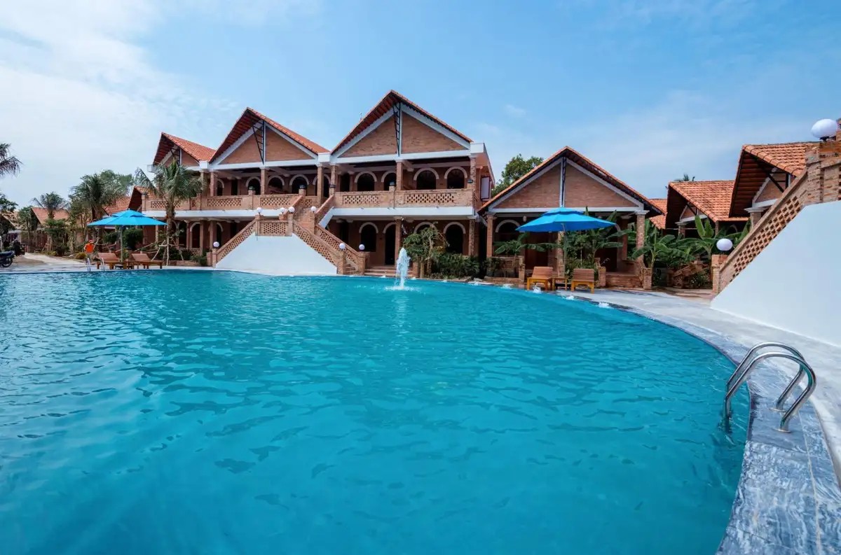 RED RESORT