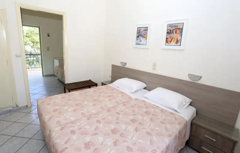 AIGINA KARYATIDES HOTEL