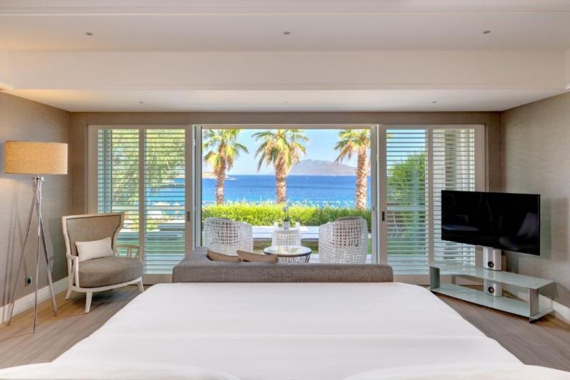 deluxe marina suite