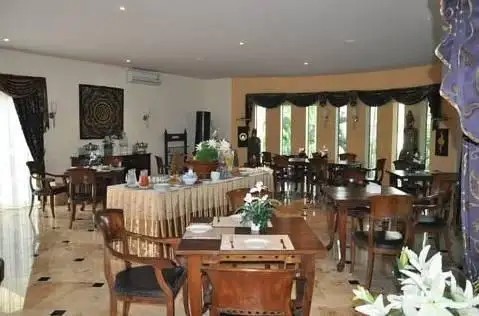 THE ROYAL TROPICAL BEACH CONDOMINIUM