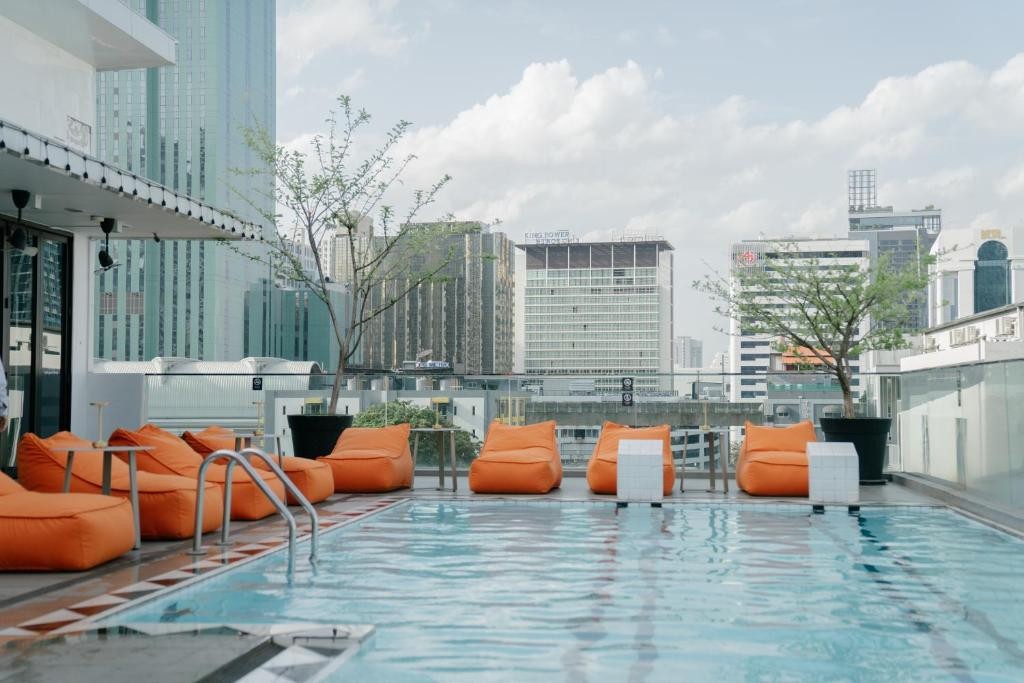 VINCE HOTEL PRATUNAM