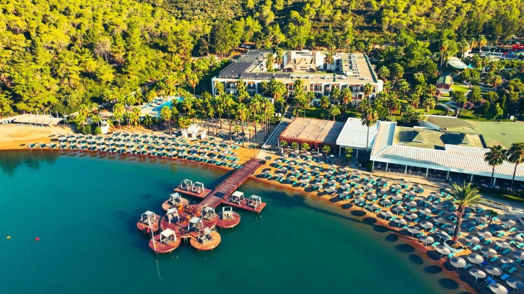 GREEN BAY RESORT (EX. CRYSTAL GREEN BAY RESORT & SPA)
