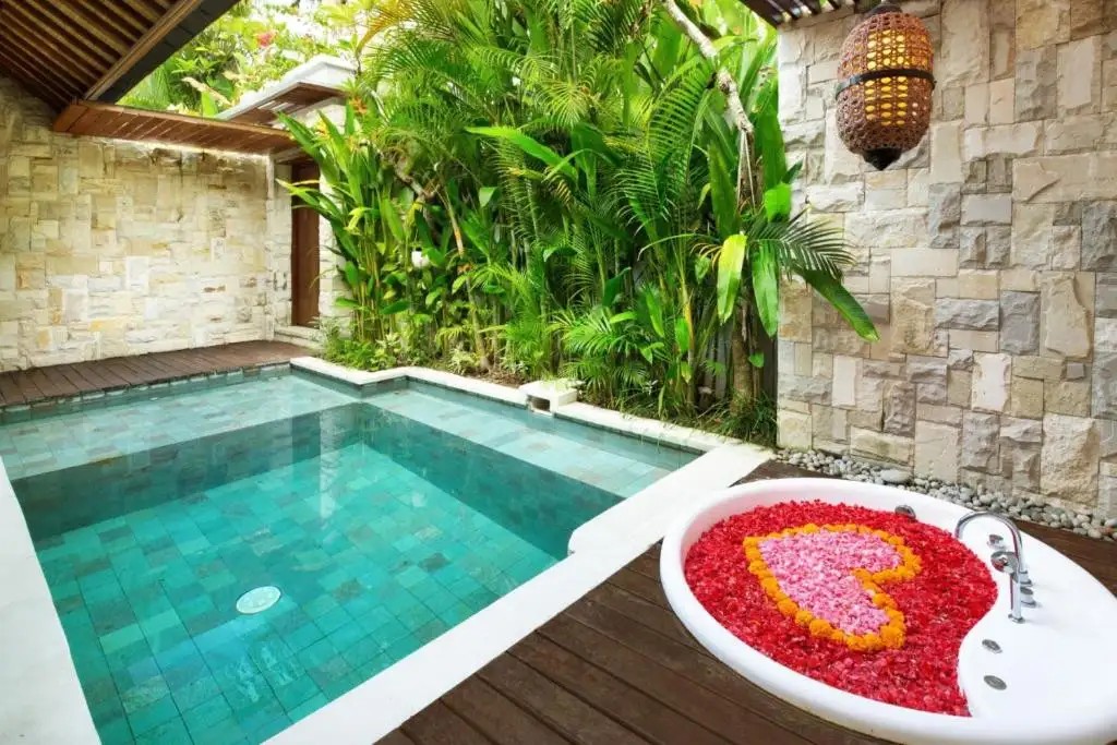 AKSARI SEMINYAK