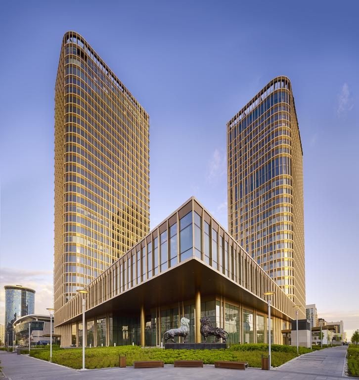 THE RITZ-CARLTON