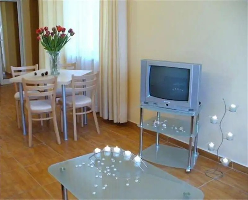 PANORAMA DREAMS APART