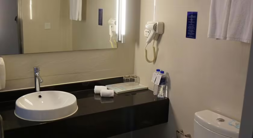 HOLIDAY INN EXPRESS DALIAN