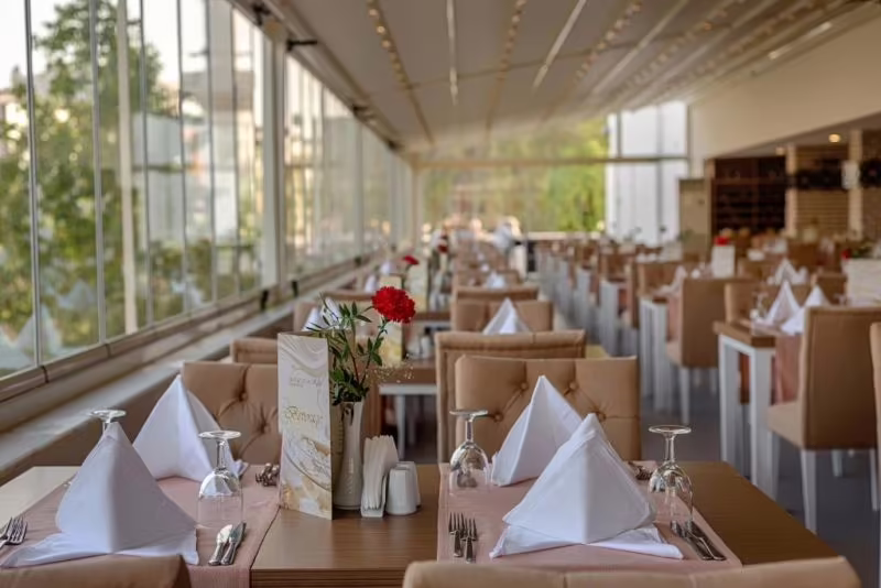 BEST WESTERN PLUS KHAN HOTEL