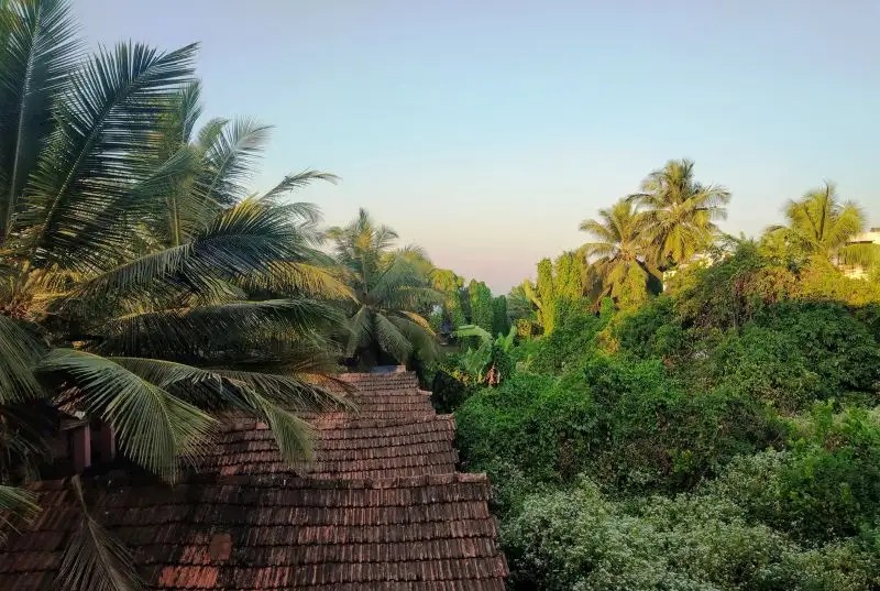 HOLIDAY VILLAGE ARAMBOL