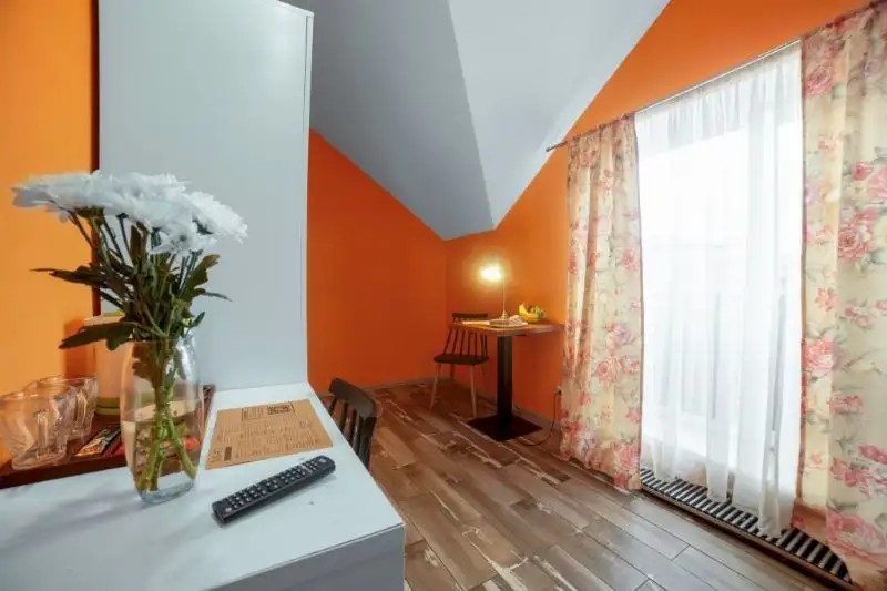 AVIA HOUSE