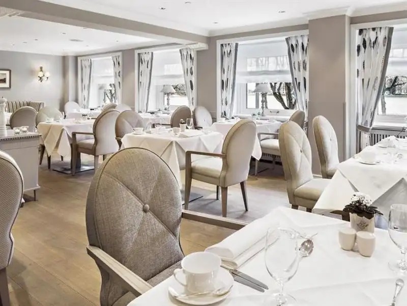 FAIRMONT HOTEL VIER JAHRESZEITEN