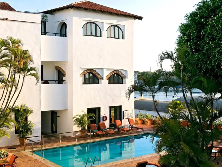 HOSTAL NICOLAS DE OVANDO 