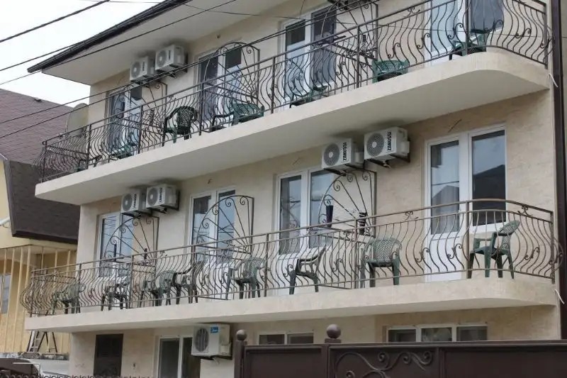 НА ИЗУМРУДНОЙ
