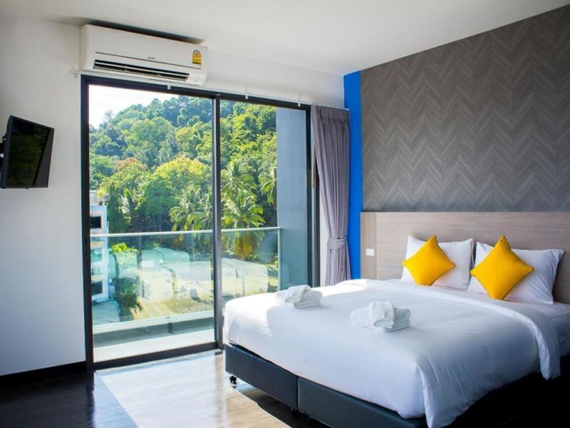 deluxe partial sea view