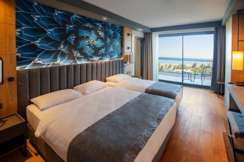 standard side sea view