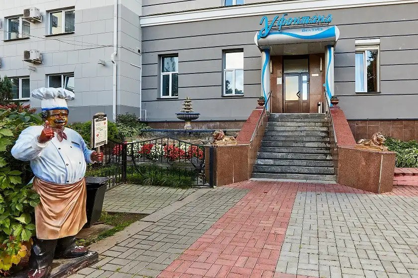 У ФОНТАНА