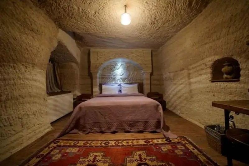 EMILYS CAVE HOUSE BOUTIQUE